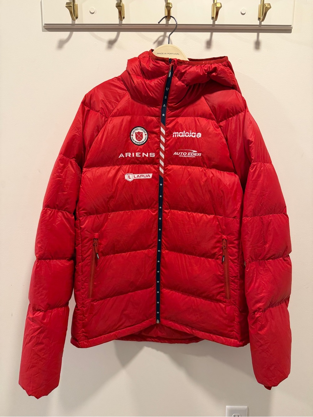 Maloja USA Ski Team Puffer Jacket XL Red Hooded Down Ski Sponsor Coat FuchsM